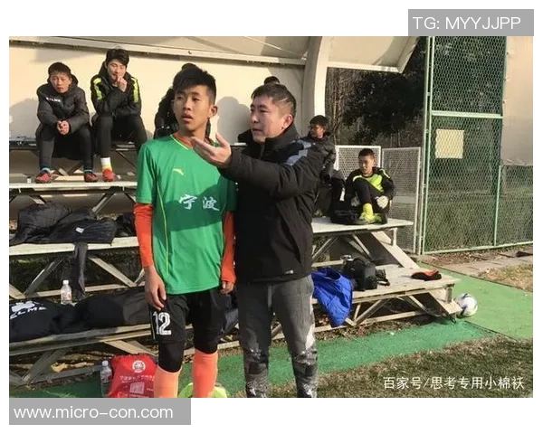 足球明星喜讯频传正式宣布即将迎来新生儿成为幸福爸爸的感人时刻