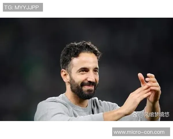 足球明星身着黑色足球服的神秘身份揭晓与背后的故事